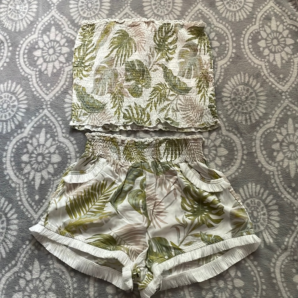 Children’s XL 2 piece. Bought from stitch fix no name brand.
